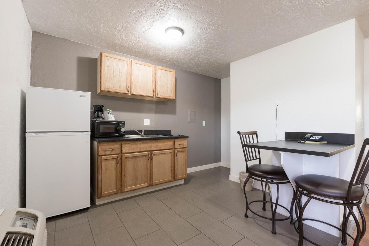 Little Suites Provo Extended Stay Exteriör bild
