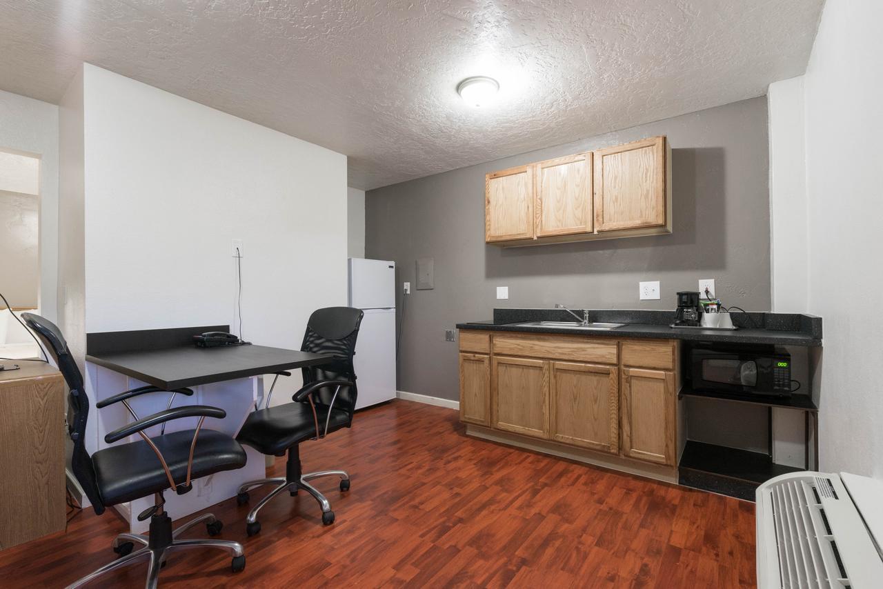 Little Suites Provo Extended Stay Exteriör bild
